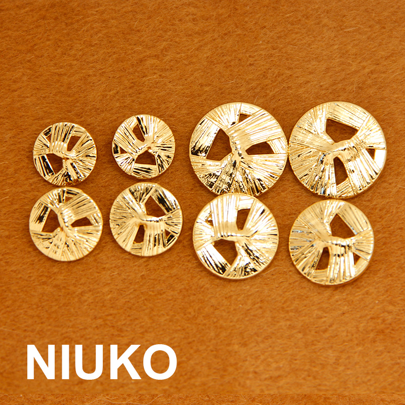 精致金色服装辅料纽扣缕空绳结扣