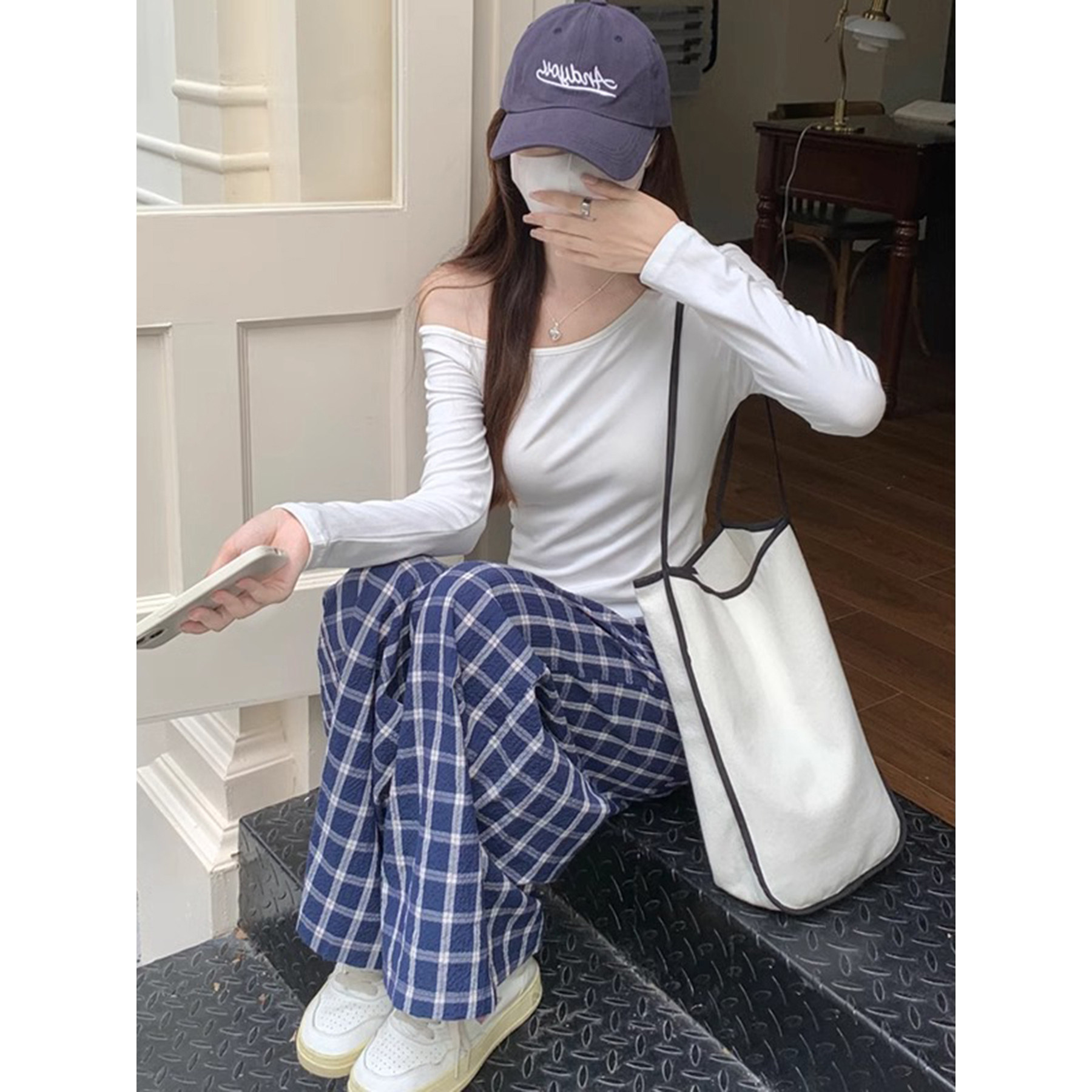 蓝色辣妹酷飒chic褶皱修身不规则斜肩长袖T恤女纯欲露肩上衣ins潮
