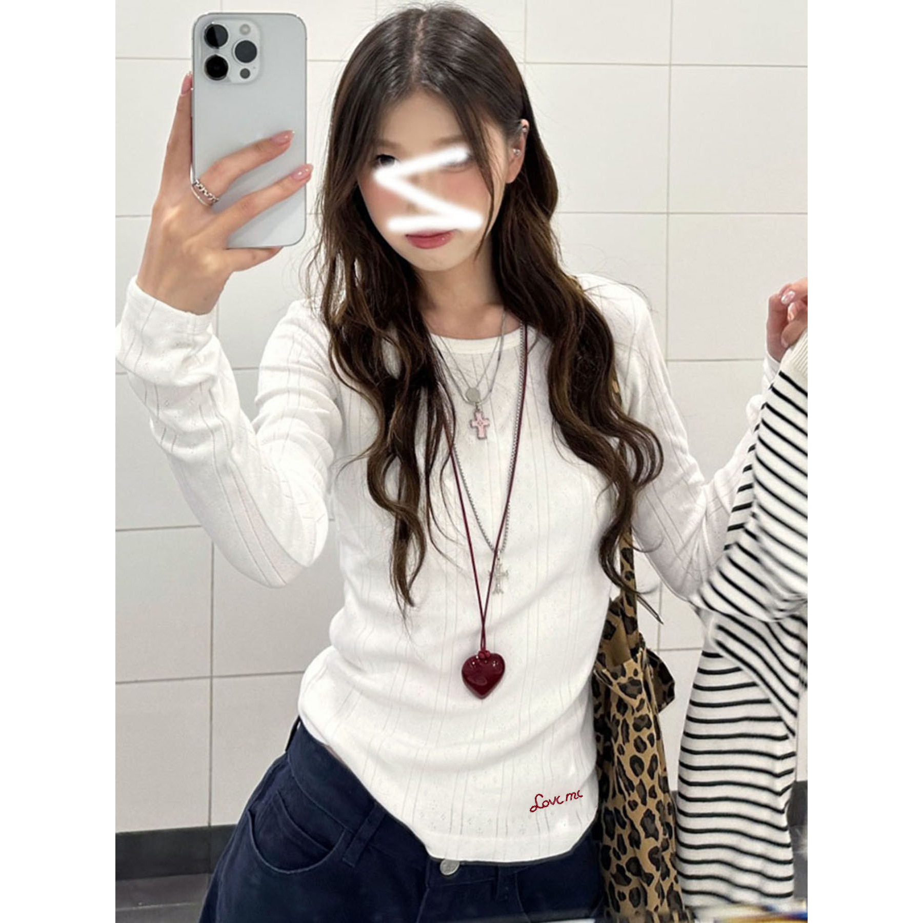 韩系刺绣圆领修身肌理感提花长袖T恤女春秋温柔显瘦内搭打底上衣