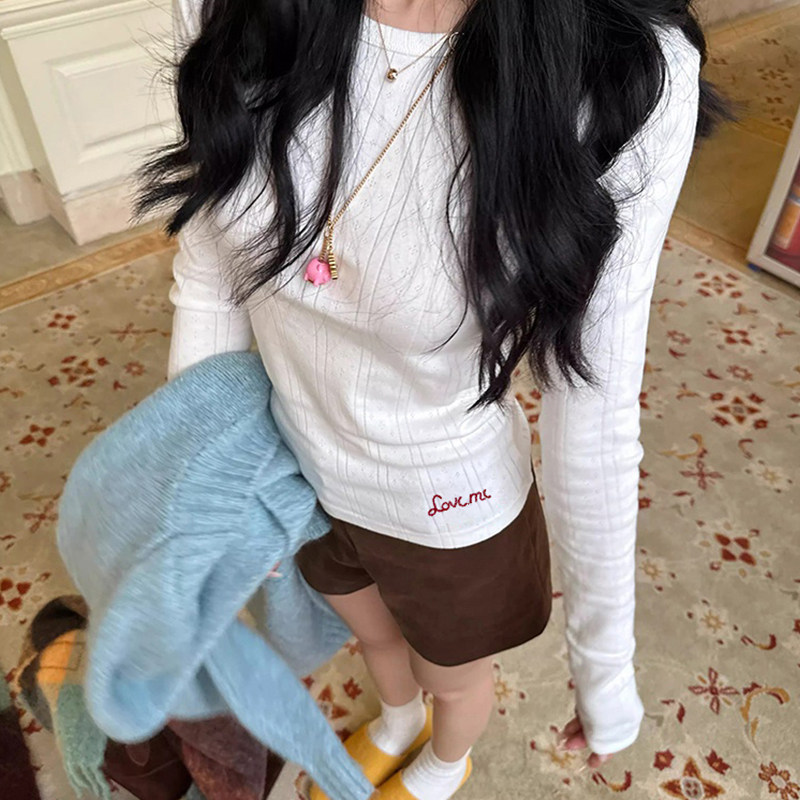 白色长袖T恤女士春秋内搭打底衫上衣服爆款2026新款刺绣正肩洋气