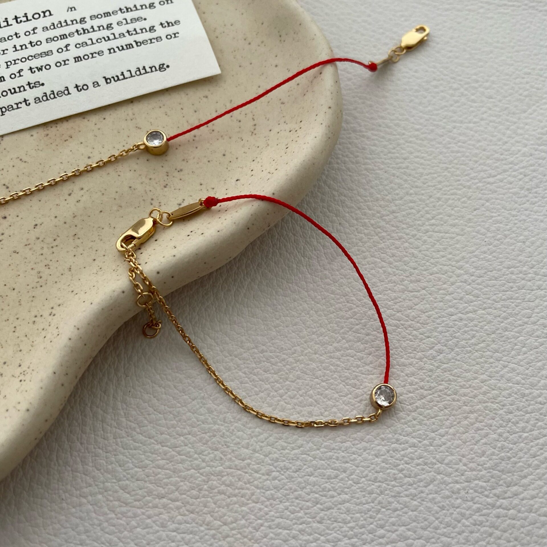 本命年红色手链女生细精致手绳新款漂亮马年红绳简约玫瑰金手饰女