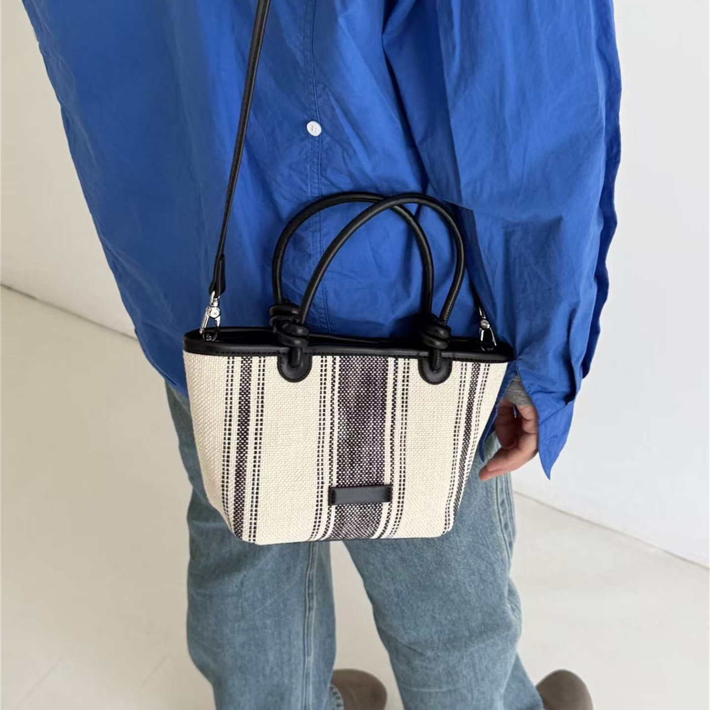 2025小众设计条纹拼色女手提盒子包轻便斜挎包简约托特包