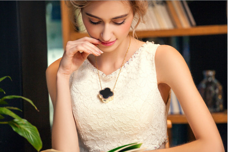 四叶草便携式挂脖负离子空气净化器 随身电子口罩PM2.5 高端礼品