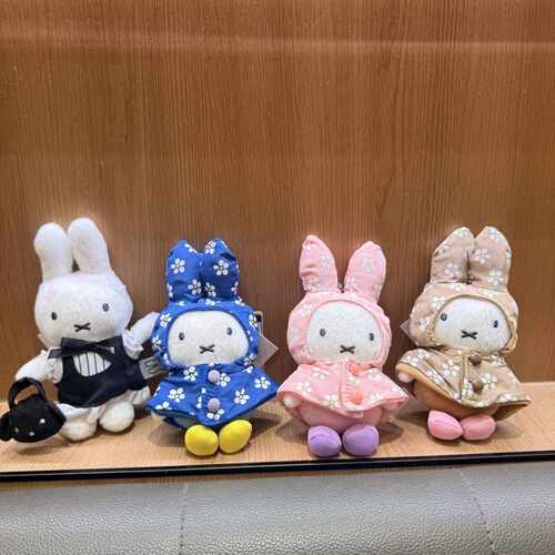 实拍-日本衣粉色棕色女仆兔卡通萌兔子三色雨披毛绒公仔包挂件XY