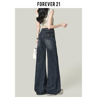 时尚的深蓝色喇叭牛仔裤