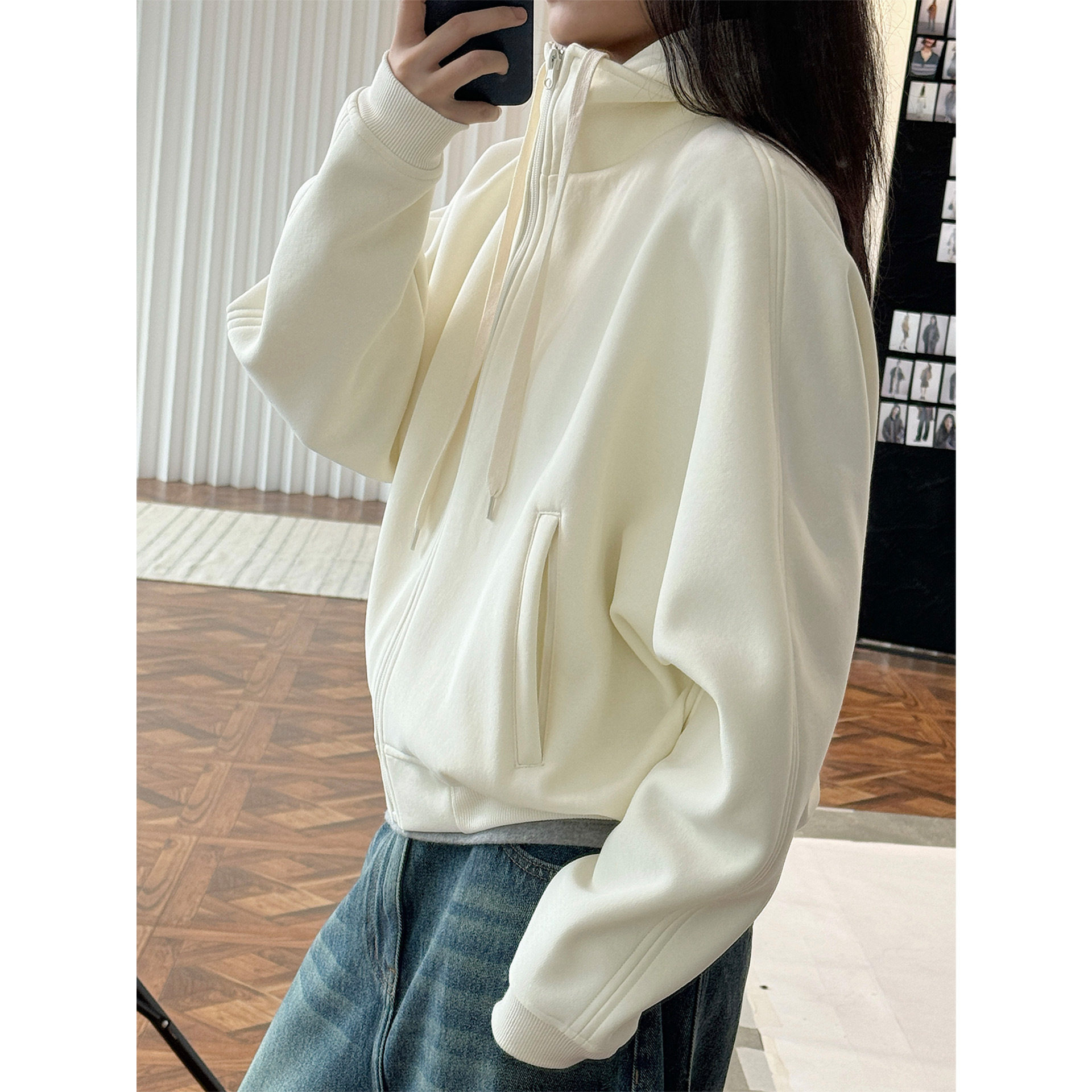 有乐早春新款美式休闲运动风短款连帽卫衣宽松廓形显瘦上衣女