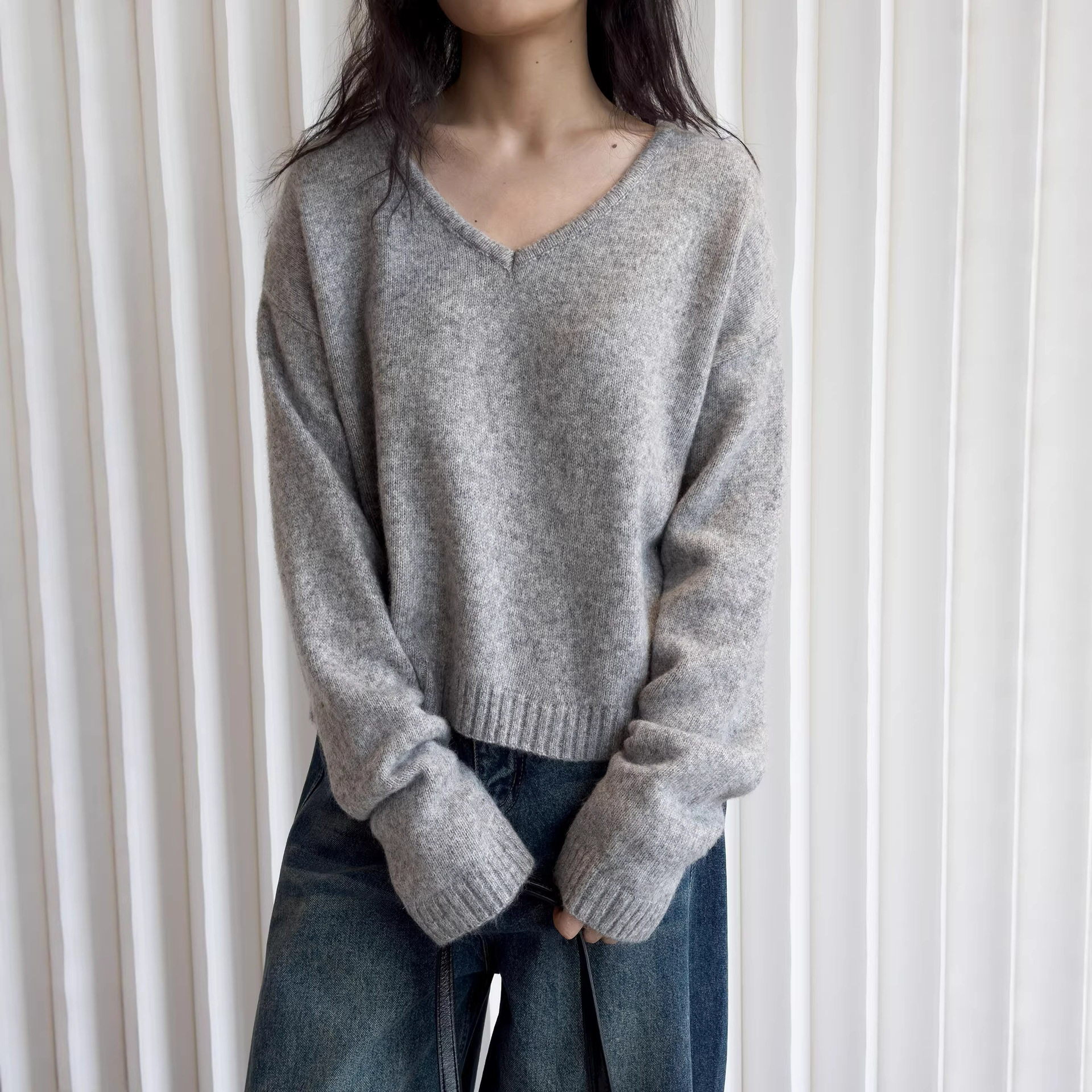 有乐早春新款韩版简约慵懒风大v领羊毛毛衣宽松廓形佰搭上衣女