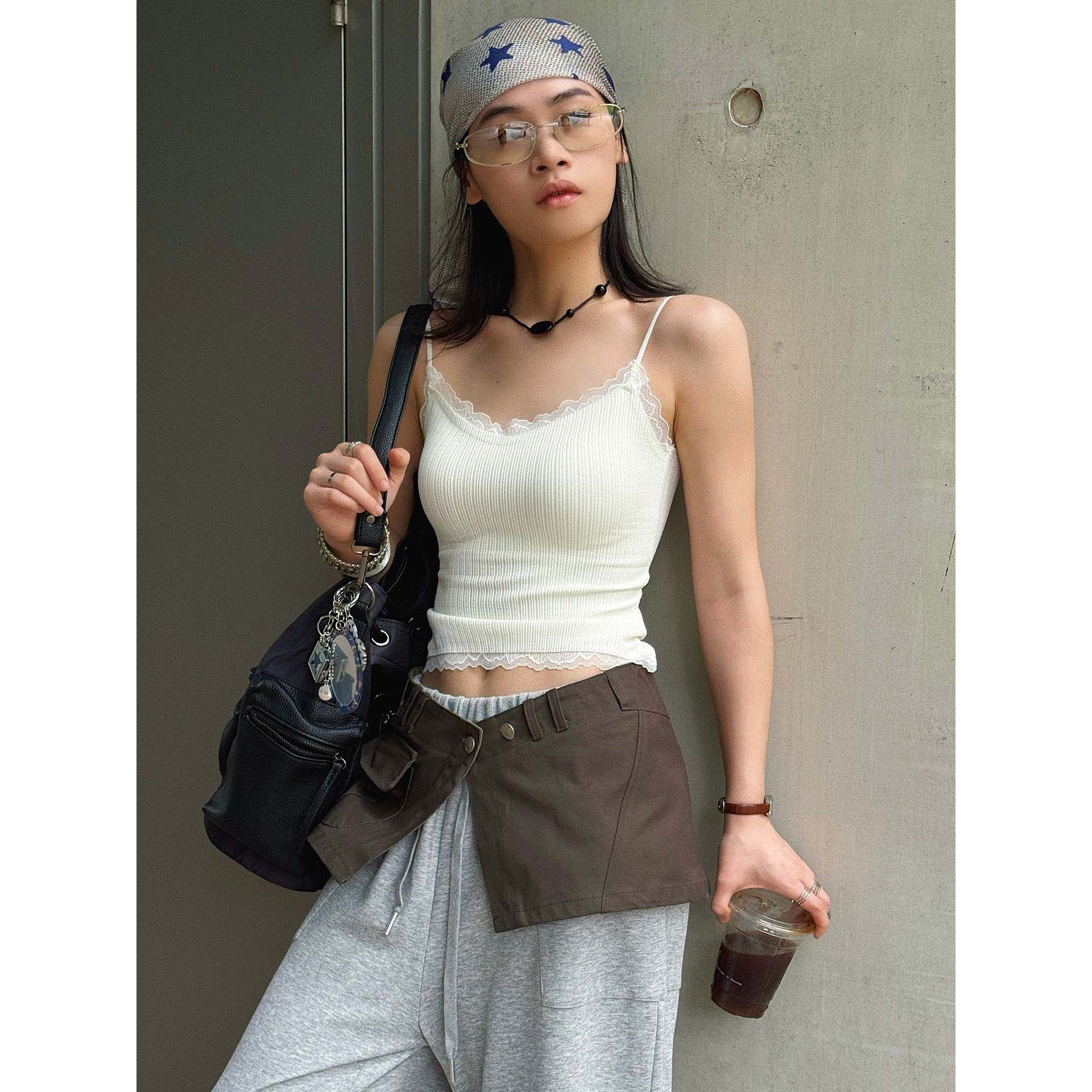 有乐夏季新款巴黎ins风小v领睫毛蕾丝拼接吊带肌理感显瘦上衣女