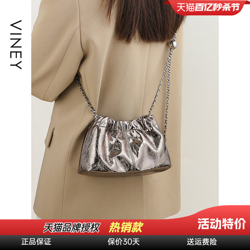 Viney包包女式2026新款云朵包真皮斜挎包手机小包高级感单肩女包