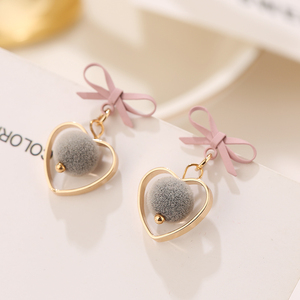 蝴蝶结爱心毛球耳环