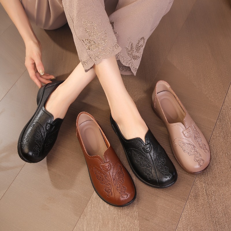 新款妈妈鞋子春秋款真皮舒适单鞋软底软面皮鞋中老年刺绣平底女鞋