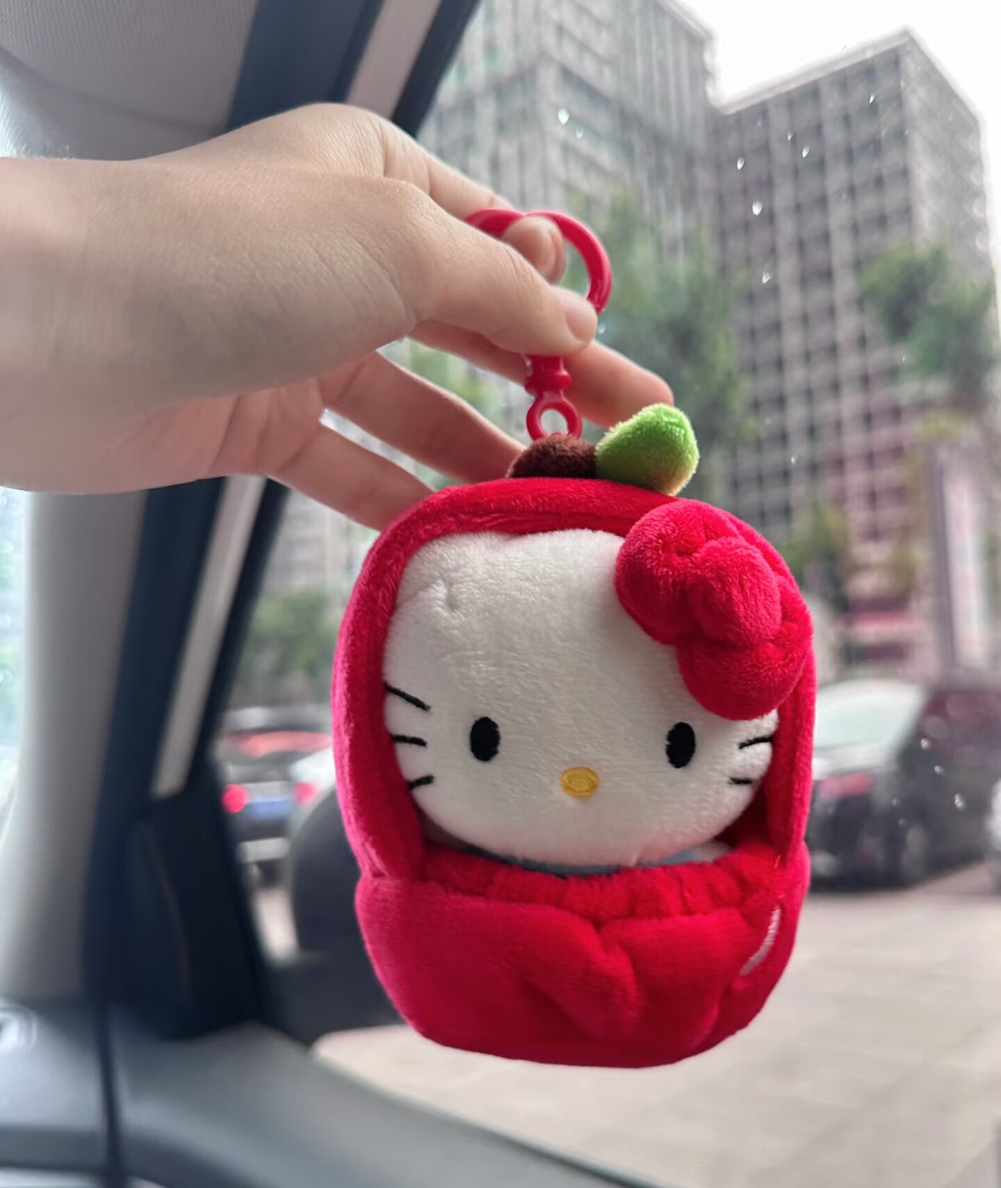韩国正品代购kitty50周年苹果kt睡袋三丽鸥挂件可穿脱包毛绒挂件