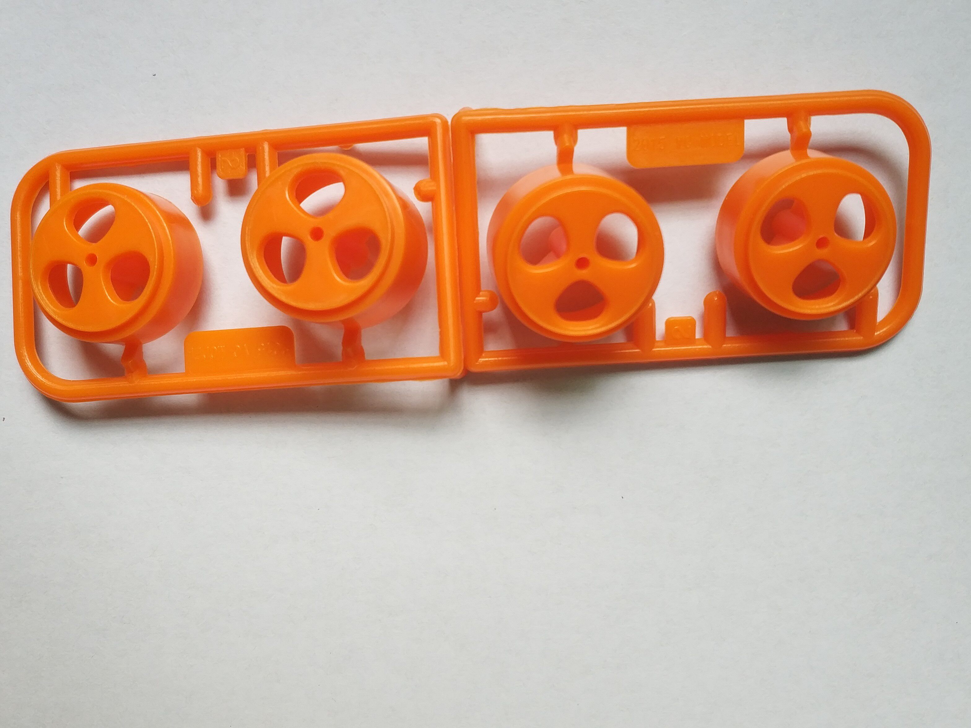 威嘟四驱车 动画还原超级天皇巨星 冲天01号 三孔轮毂