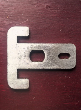 自制牛角防转片适用于春风极核ez4电摩原装平叉加固卡平叉防转片