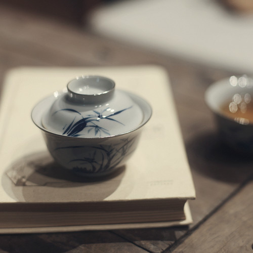 盖碗元宝小茶碗釉下手绘古蓝彩