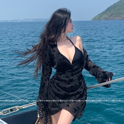 高级感大码泳衣女2025新款黑色V领性感长袖海边比基尼度假风遮肉