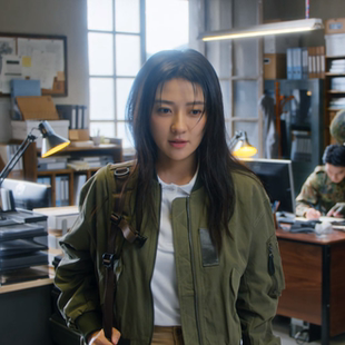 白色橄榄树宋冉梁洁同款复古飞行员军绿色立领夹克外套短款棒球服