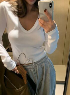 现韩国东大门代购2025冬新品spring company时尚深v领修身上衣T恤