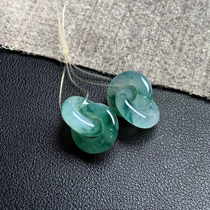 天然A货缅甸翡翠 环环相扣 尺寸：23.9-17.7-5.5