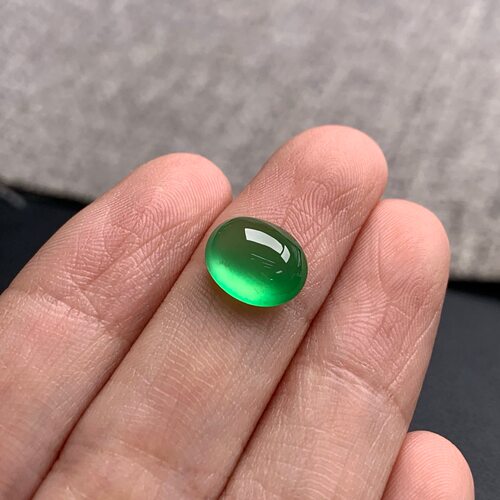 天然A货缅甸翡翠 阳绿蛋面 尺寸 : 9.7-7.9-4.4