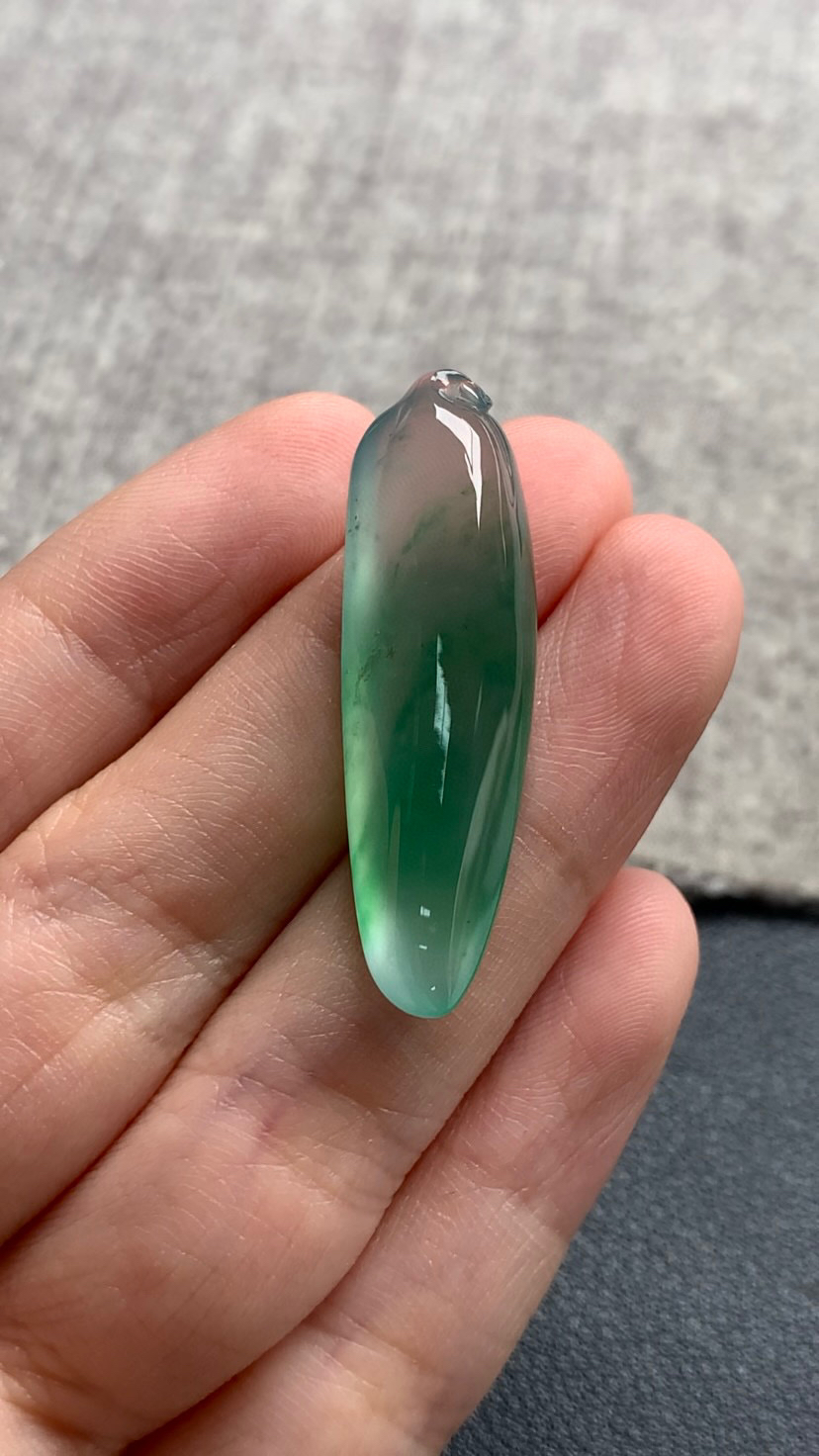 天然A货缅甸翡翠 福瓜 尺寸 : 36.4-11-8.1