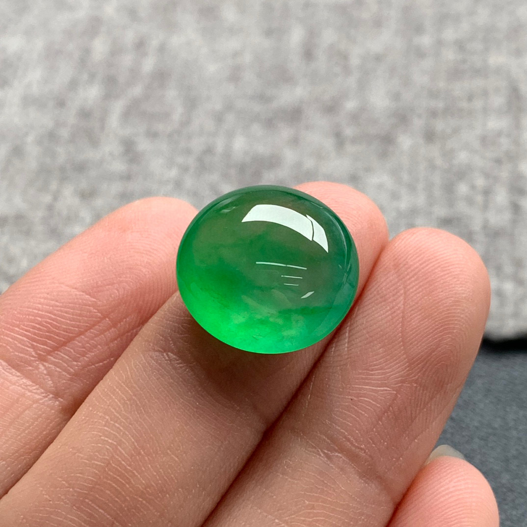 天然A货缅甸翡翠 蛋面 尺寸 : 14.9-13.9-7.2