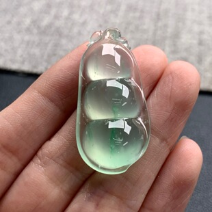 天然A货缅甸翡翠 福豆 尺寸 : 37.1-18.2-8