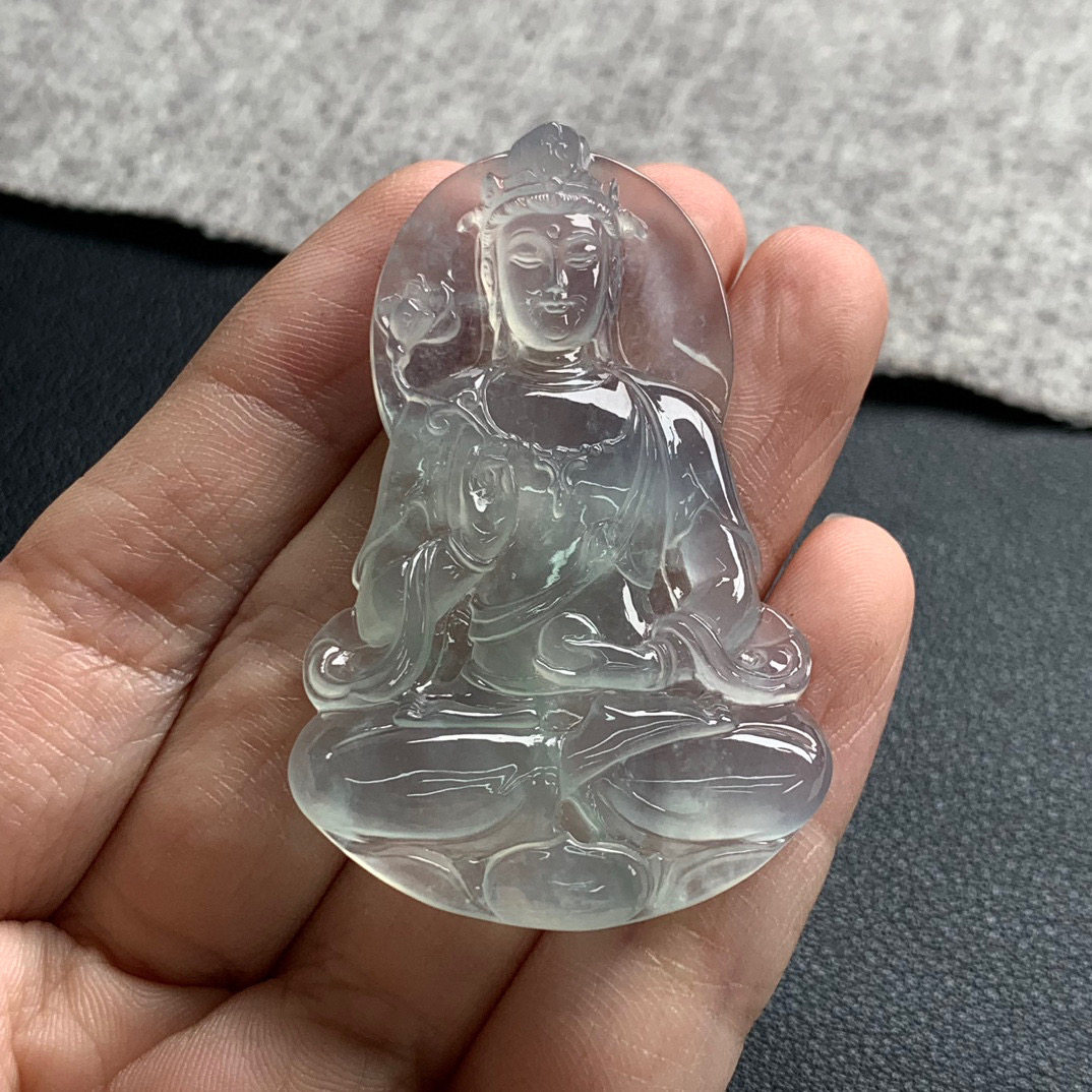 天然A货缅甸翡翠 观音 尺寸 : 52-34.3-5.7