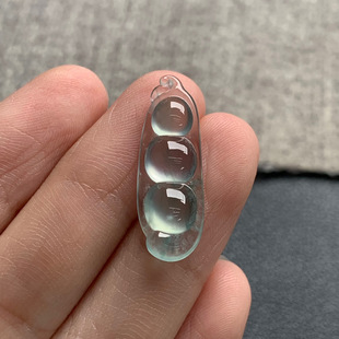 8.7 天然A货缅甸翡翠 24.9 尺寸 4.2 福豆