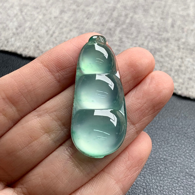 天然A货缅甸翡翠 质量福豆 尺寸 : 39.6-17.8-5.9