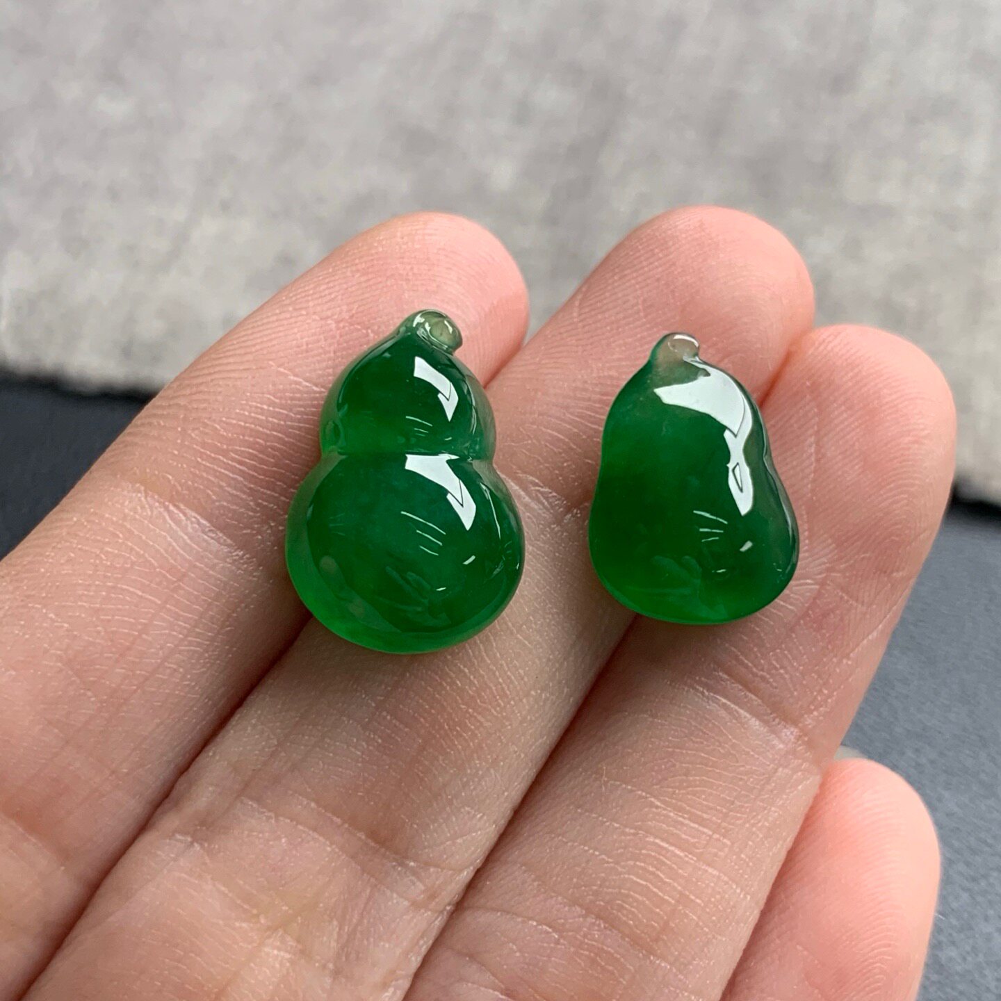 天然A货缅甸翡翠 葫芦一对 尺寸 : 14.4-10.2-4.9 / 16.9-11.3-6
