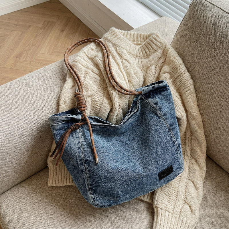 牛仔托特包大容量通勤购物单肩包