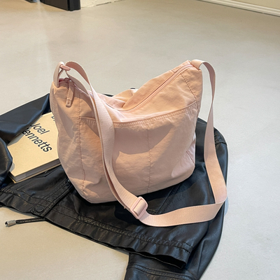 轻便大容量休闲百搭尼龙布单肩包