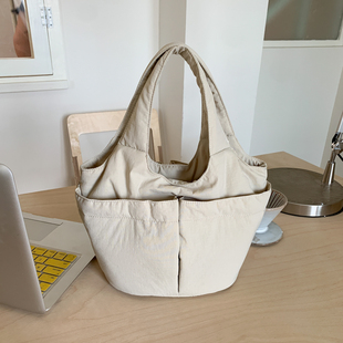 轻便尼龙布手提包包女2026新款小众设计菜篮子百搭通勤便当饭盒包