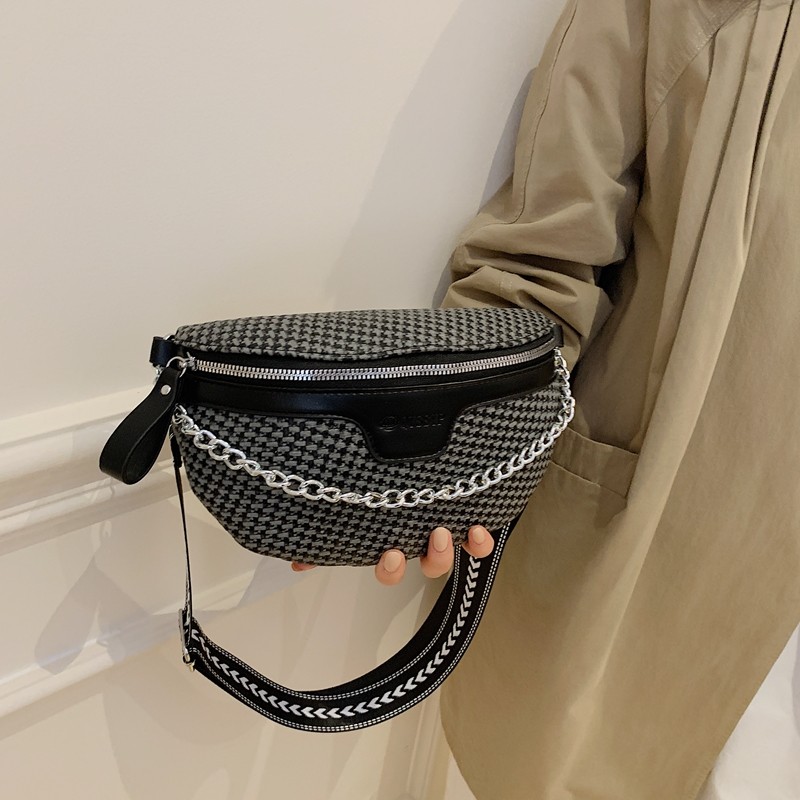 小包包女2026新款潮网红时尚胸包