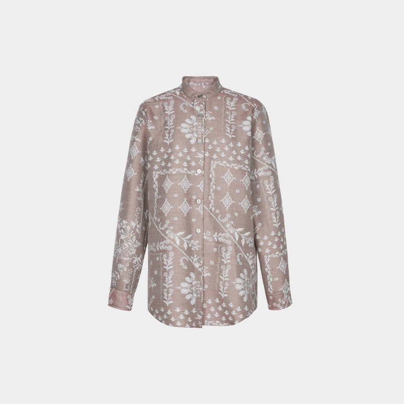 利落的正肩版型，修身略宽松