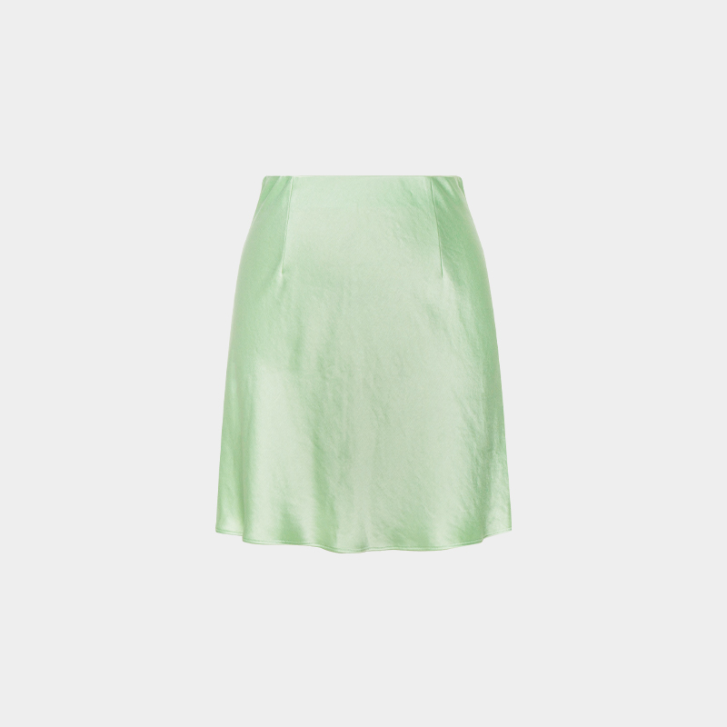 中腰短款版型搭配复古有光泽感的醋酸面料