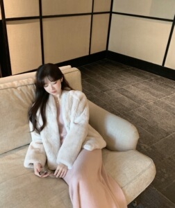 赵宝妮 柔软兔兔 獭兔皮草外套女冬季新款温柔风气质短款皮毛一体