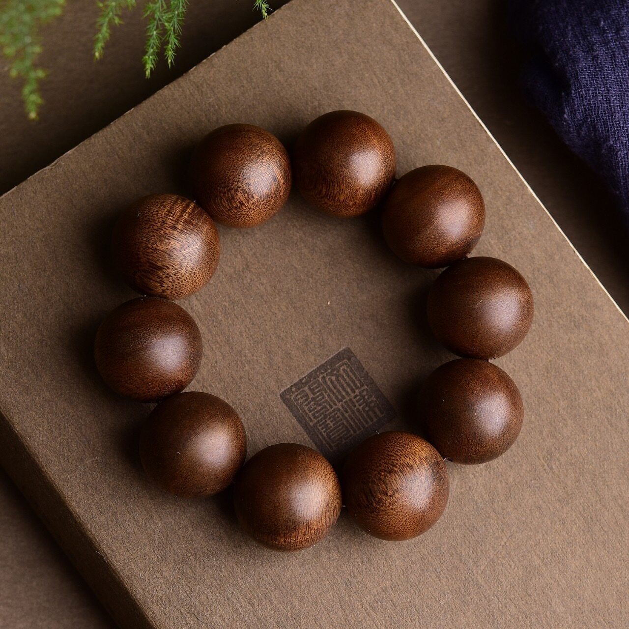 沉香木手串沉水级木质佛珠单圈高端男士文玩手链女大颗粒