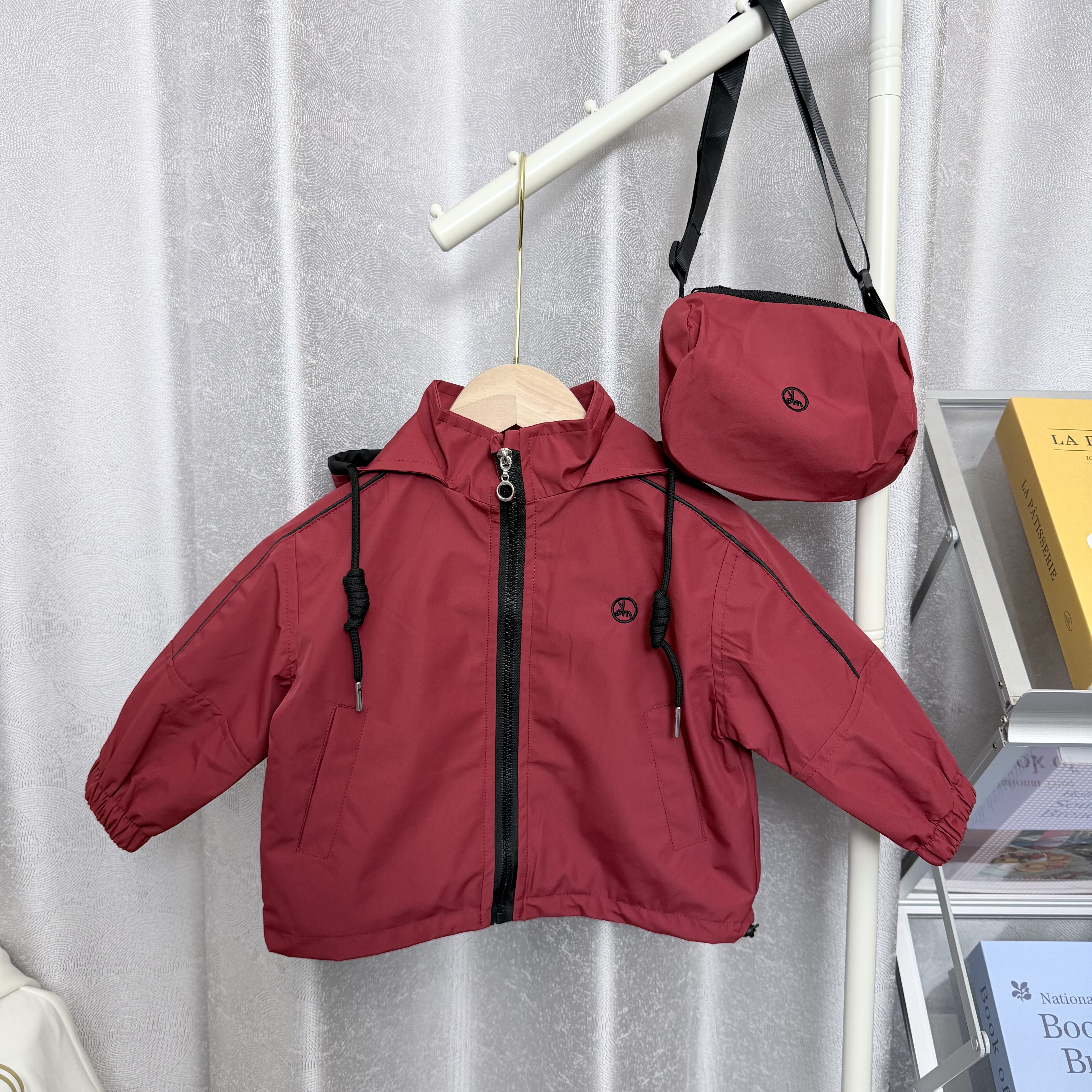 80-120码_中小童男女童连帽防风冲锋衣外套〈陪包包〉B30