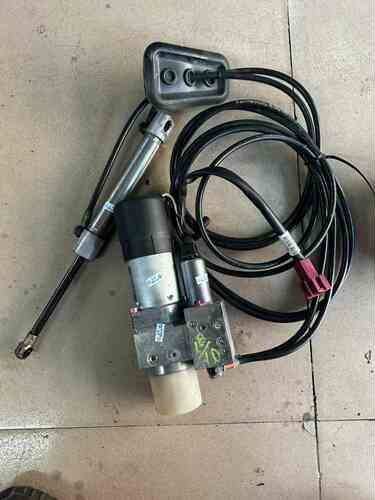 适用 奔驰 ML320 ML350 W164 尾盖泵