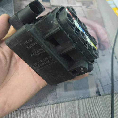 适用 奔驰E级E200 E260 E300 W213 空气减震分配阀 拆车件