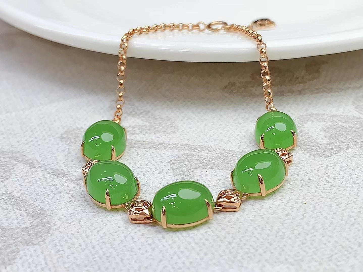天然和田玉碧玉辣绿苹果绿小蛋面手链手饰18k金镶嵌轻奢女士礼物