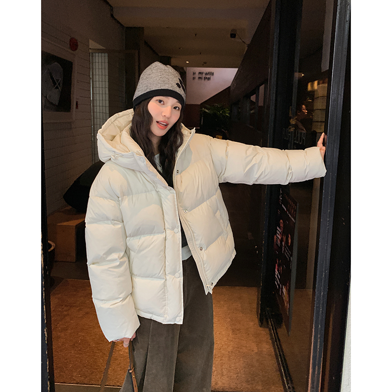 白鹅绒羽绒服女款冬季2024新款超好看短款白色云朵泡芙加厚面包服
