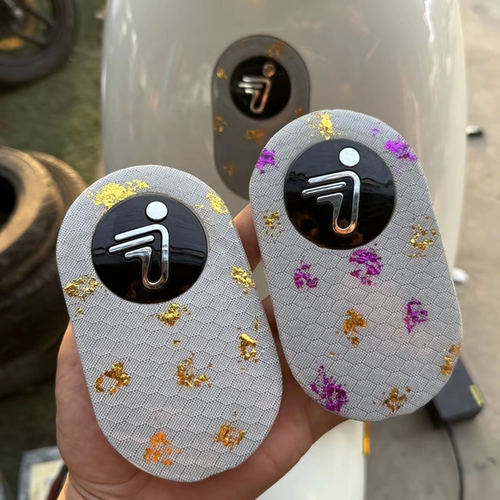 九号电动车Q80CQ85Clogo碳纤维前小面板壳小飞人车标