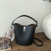 THE COLE极简风锁扣水桶包女百搭通勤单肩斜挎手提包