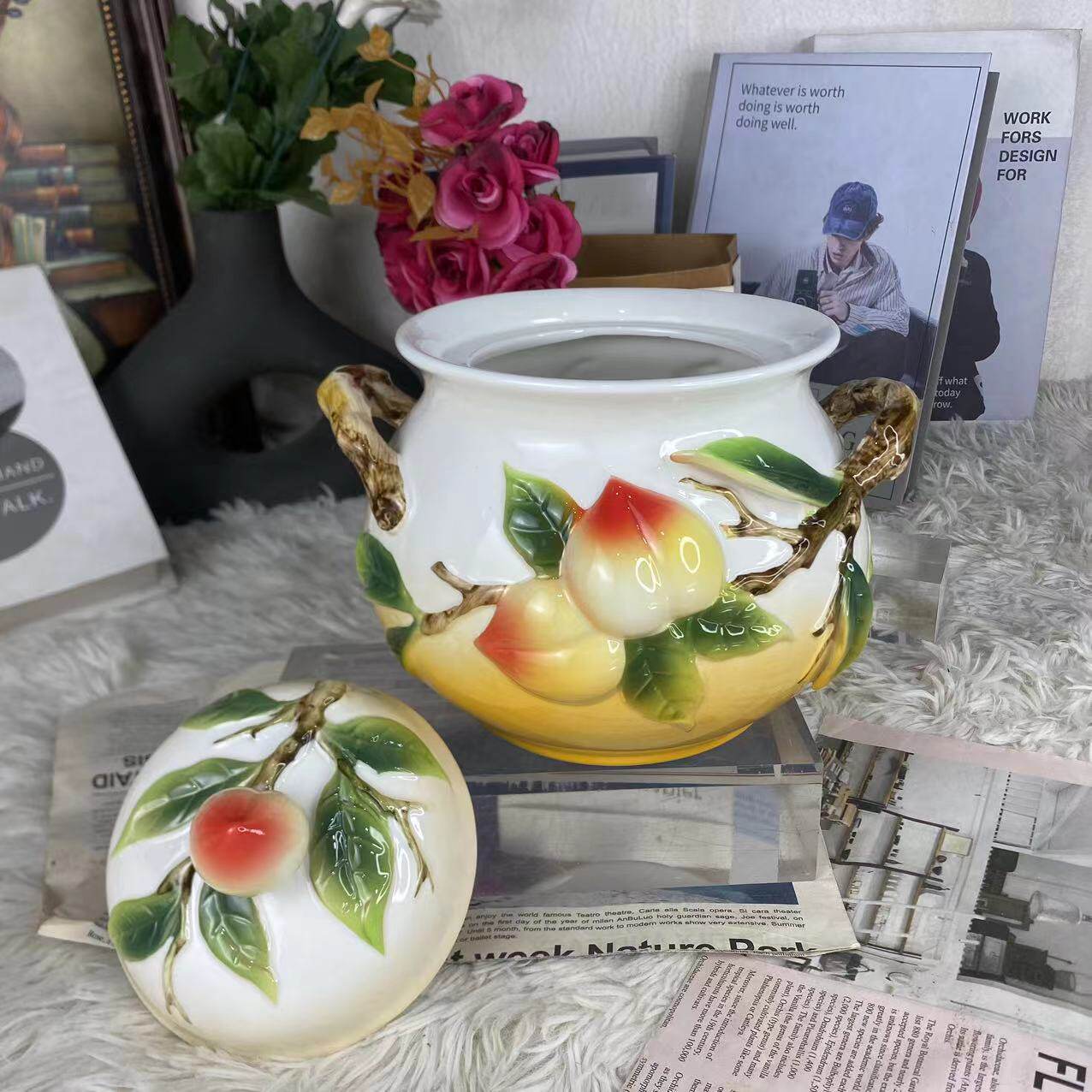 陶瓷罐汤锅茶叶储存罐寿桃景德镇带盖装饰罐礼盒手绘小瓦好看的