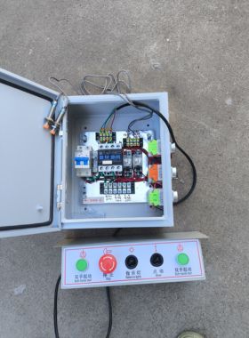 液压机配控制箱电箱电机往返控制箱配电箱。