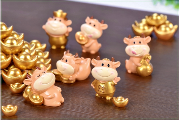 牛年吉祥物金牛摆件桌面店铺柜台装饰汽车礼品树脂小动物财运滚滚