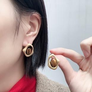 复古虎眼石不规则金属耳钉肌理感小众设计轻奢高级感猫眼耳饰耳环